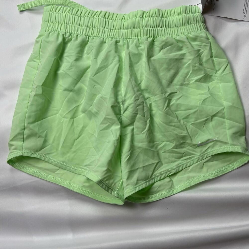 Nike Kids Girl Size M Training Shorts Green Activewear (Item 82)